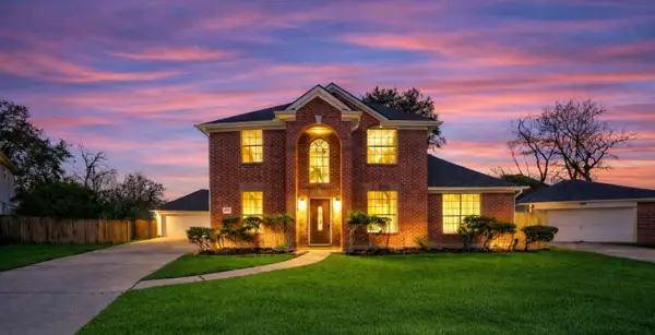 1120 Hidden Oaks Street, League City, TX 77573