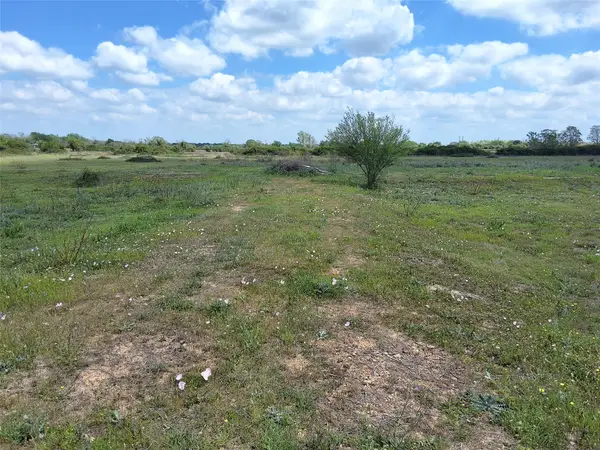 1089 Noble Lane, Alleyton, TX 77434