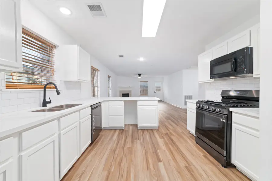 21911 Willow Shade Lane, Tomball, TX 77375 - Image #3