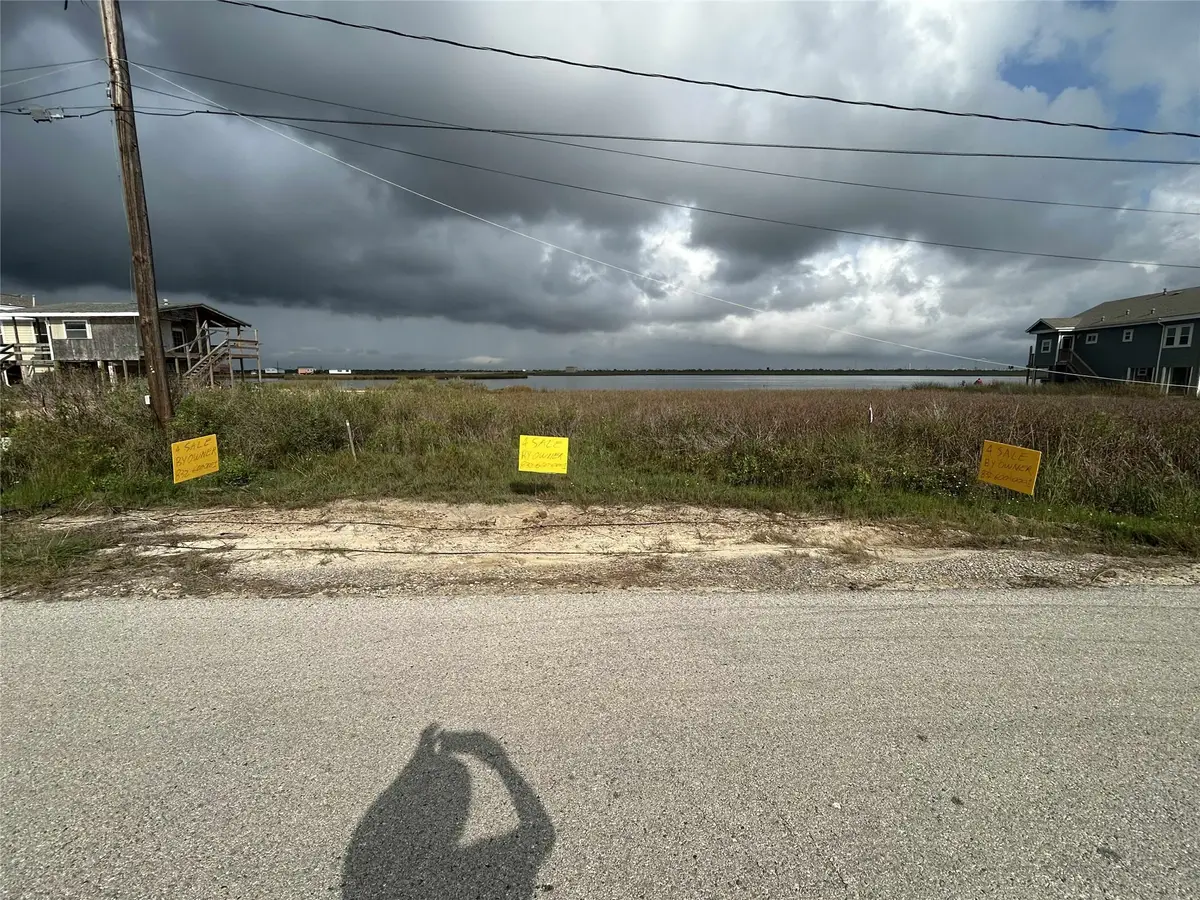 4418 Swan Street, Hitchcock, TX 77563 - Image #1