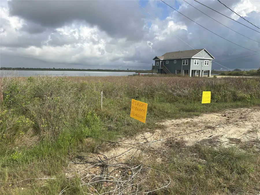 4418 Swan Street, Hitchcock, TX 77563 - Image #2