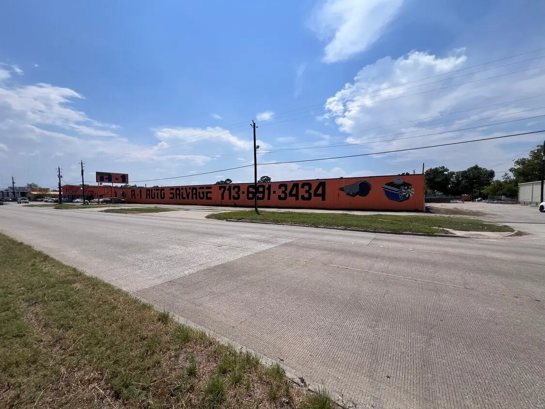 6315 N Shepherd Drive N, Houston, TX 77091 - Image #1