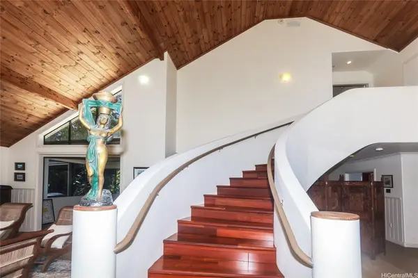 3702 Old Pali Road, Honolulu, HI 96817