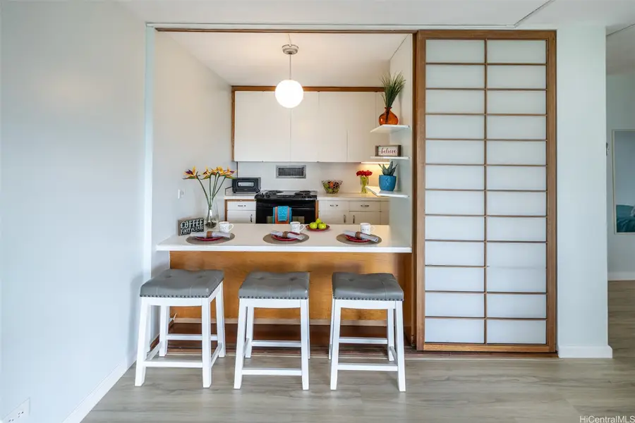 1511 Nuuanu Avenue #724, Honolulu, HI 96817 - #3