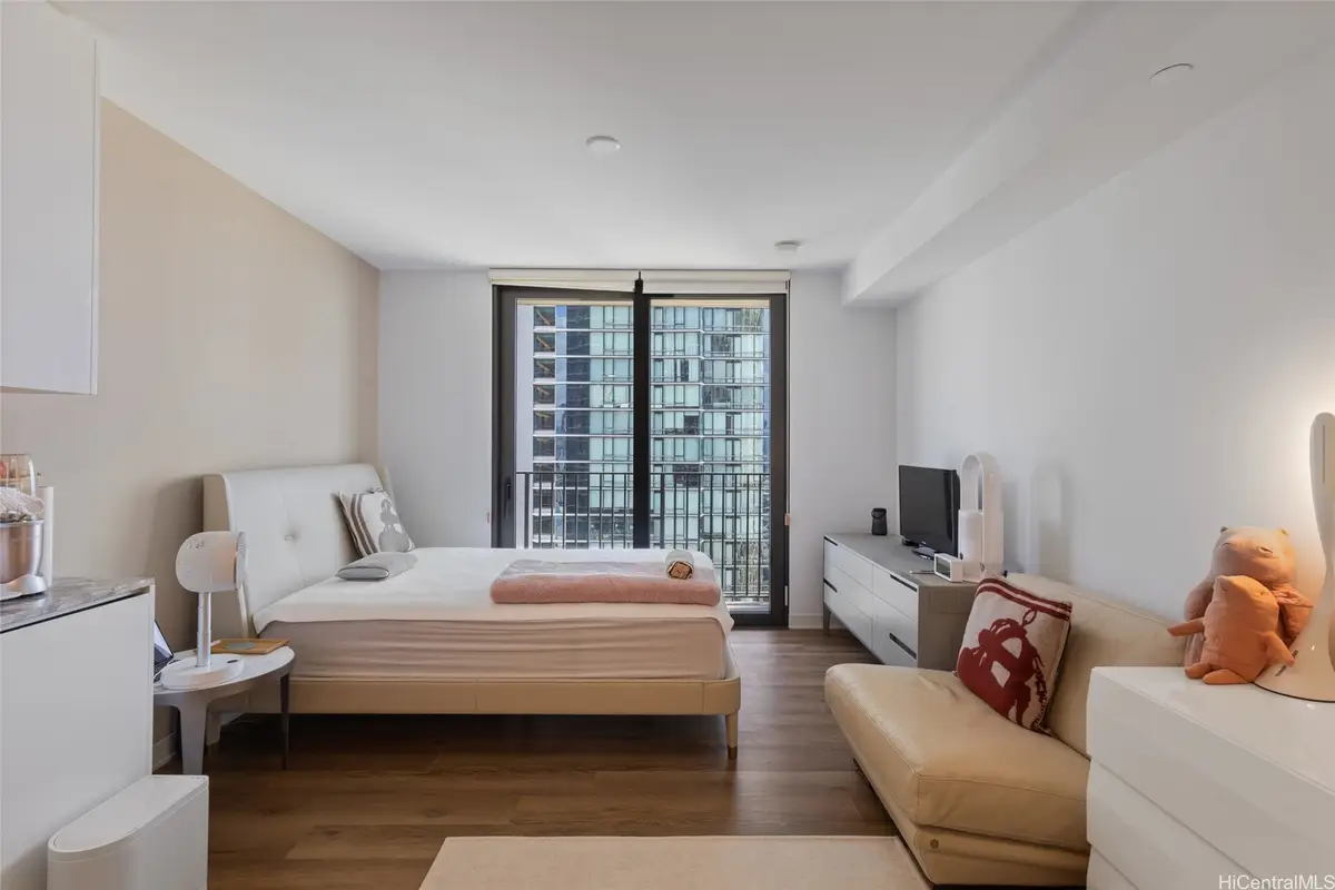 987 Queen Street #2806, Honolulu, HI 96814 - Image #1