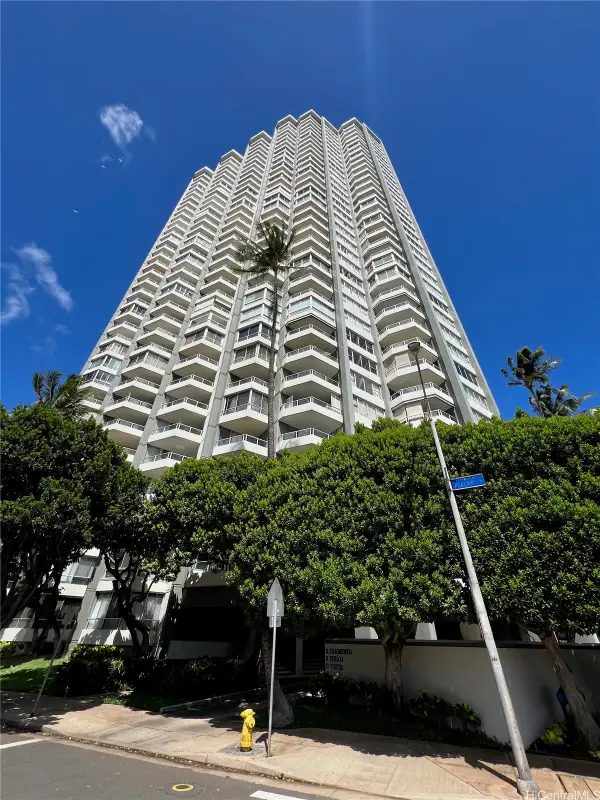 2600 Pualani Way #904, Honolulu, HI 96815