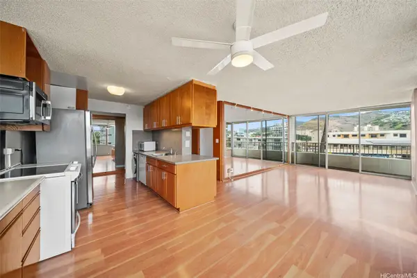 2825 South King Street #403, Honolulu, HI 96826