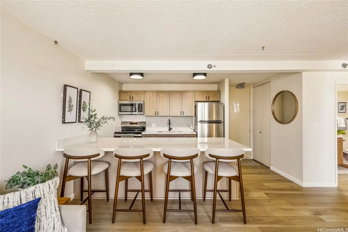 229 Paoakalani Avenue #912, Honolulu, HI 96815 - Image #1