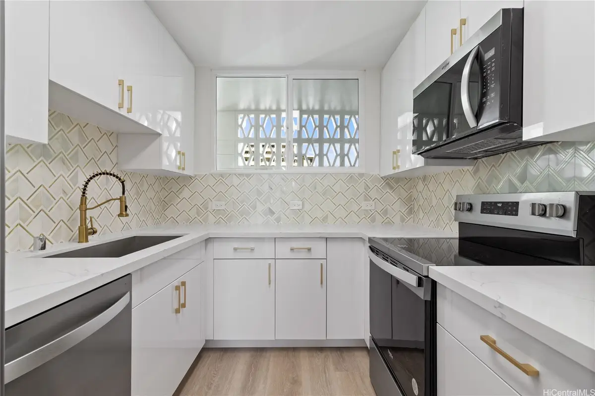 469 Ena Road #2304, Honolulu, HI 96815 - Image #1