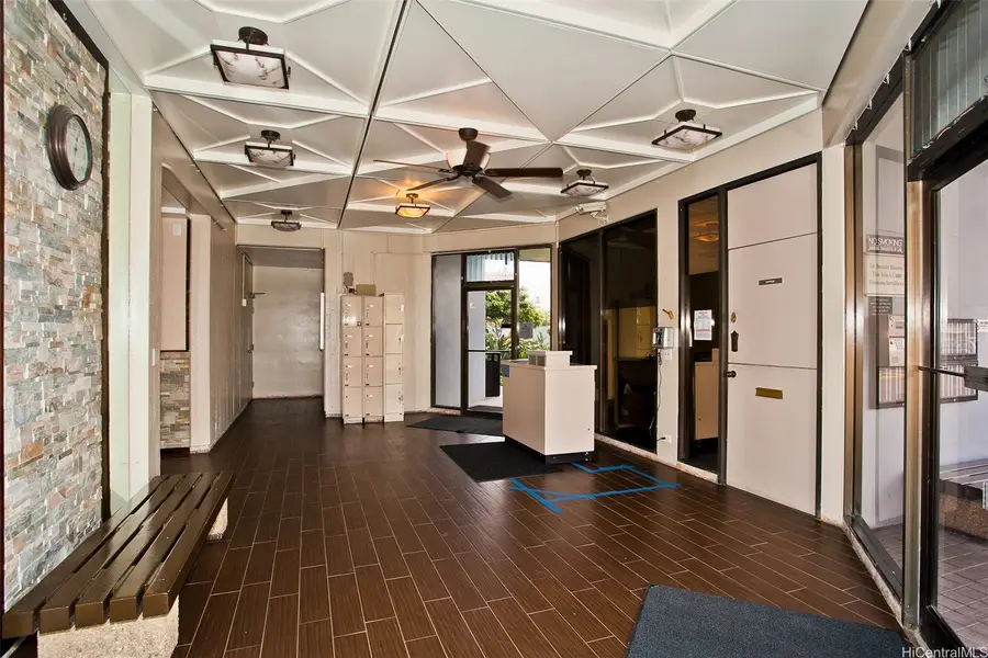 3045 Ala Napuaa Place #302, Honolulu, HI 96818 - Image #3