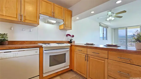 1160 Ala Napunani Street #1701, Honolulu, HI 96818