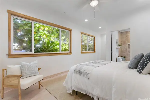 637 Kuaaina Way, Kailua, HI 96734