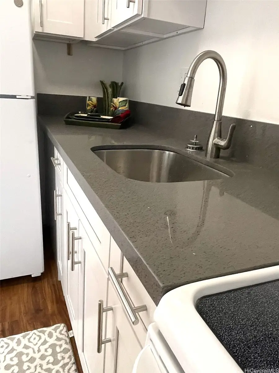 1560 Thurston Avenue #1201, Honolulu, HI 96822 - Image #3