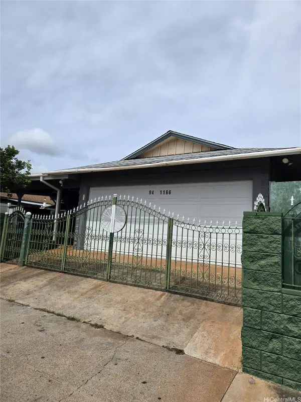 94-1166 Hoomakoa Street, Waipahu, HI 96797