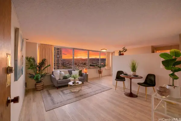 1060 Kamehameha Highway #1706A, Pearl City, HI 96782