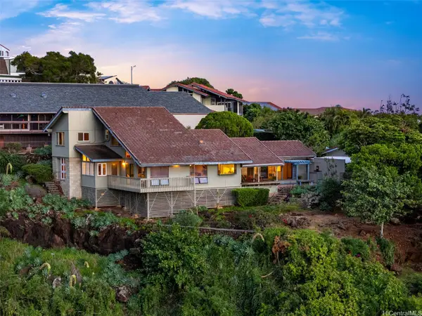 1708 Kumakani Loop, Honolulu, HI 96821