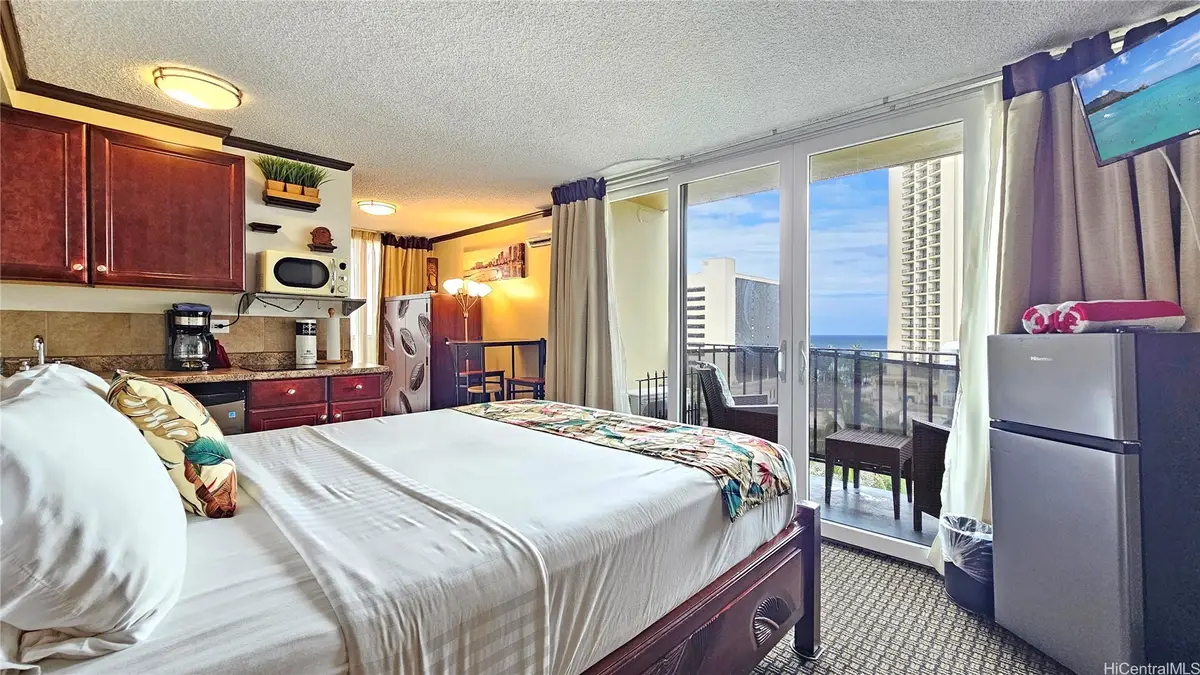 2425 Kuhio Avenue #1001, Honolulu, HI 96815 - #1