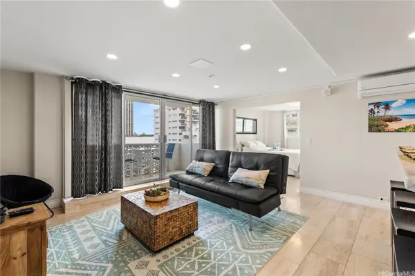 2442 Kuhio Avenue #1102, Honolulu, HI 96815