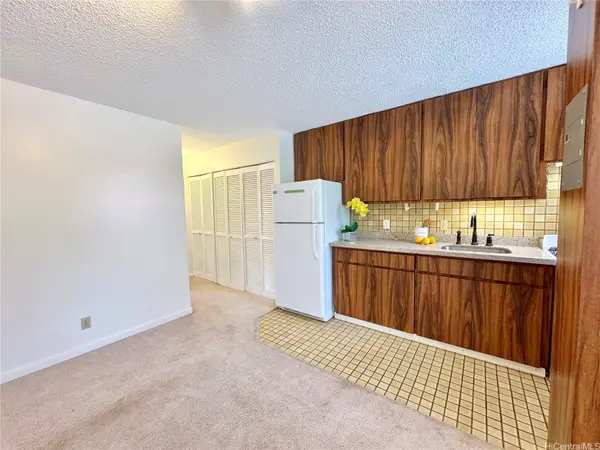 1036 Green Street #204, Honolulu, HI 96822