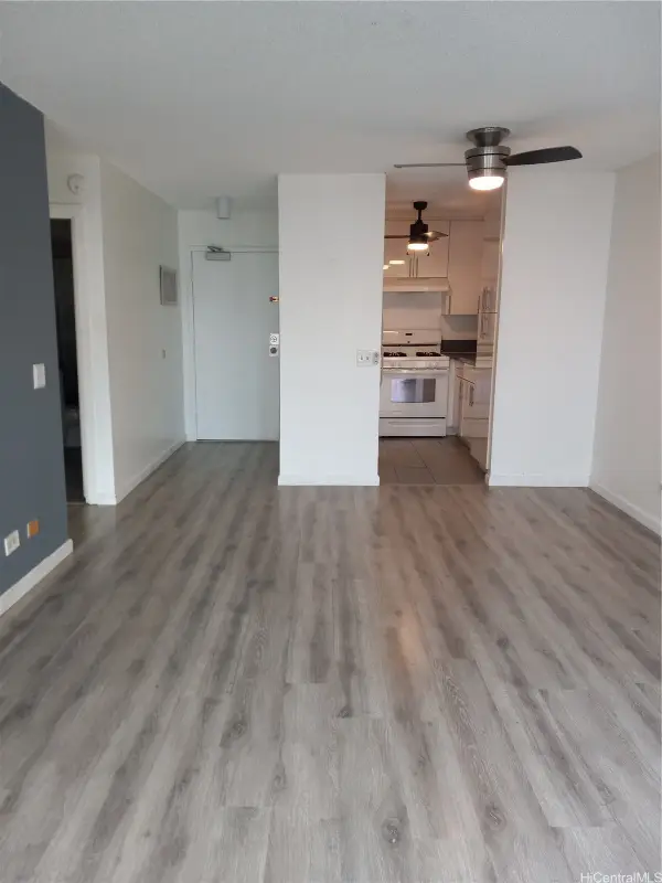 2465 Kuhio Avenue #1206, Honolulu, HI 96815