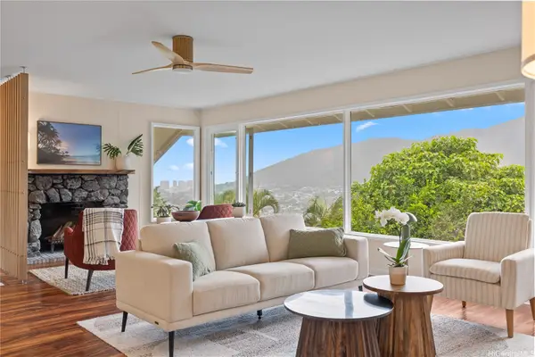 3181 Beaumont Woods Place, Honolulu, HI 96822