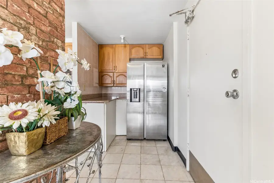 2442 Kuhio Avenue #1204, Honolulu, HI 96815 - #3