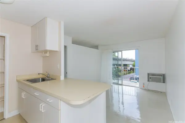 2873 S King Street #203, Honolulu, HI 96826