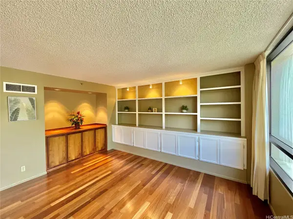 1525 Wilder Avenue #504, Honolulu, HI 96822