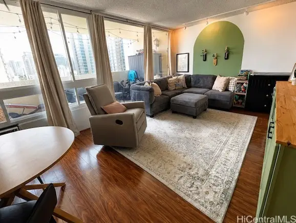 2092 Kuhio Avenue #1503, Honolulu, HI 96815