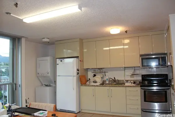 1226 Alexander Street #607, Honolulu, HI 96826
