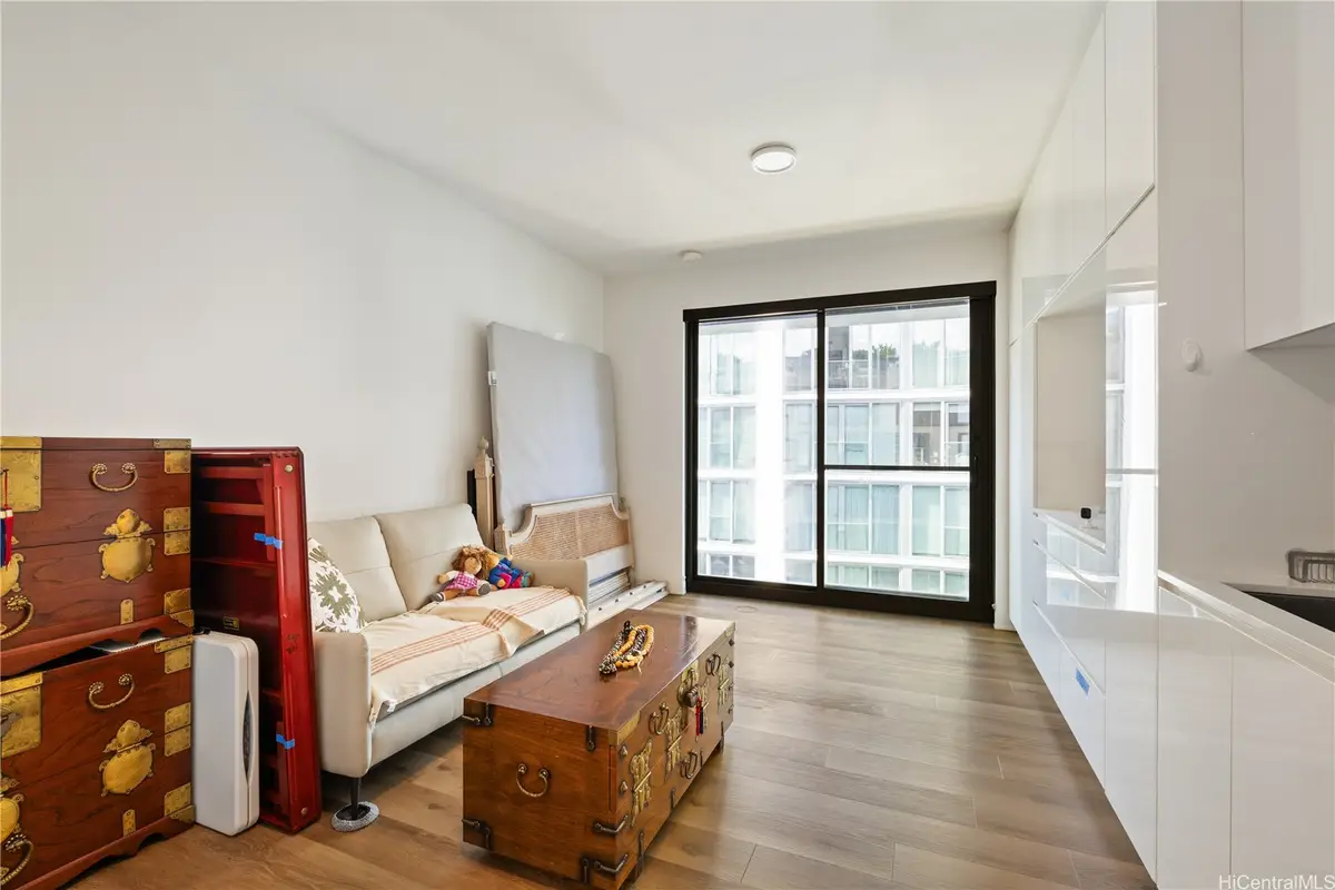 987 Queen Street #617, Honolulu, HI 96814 - #1