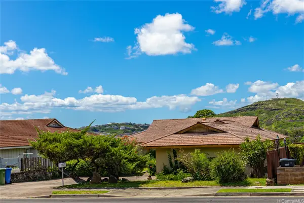 1370 Ala Puumalu Street, Honolulu, HI 96818