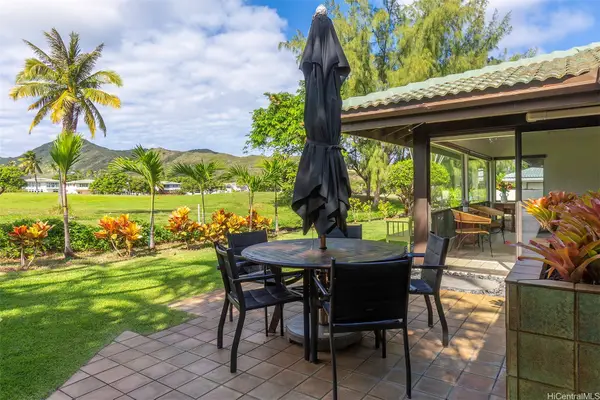 7704 Kalohelani Place, Honolulu, HI 96825