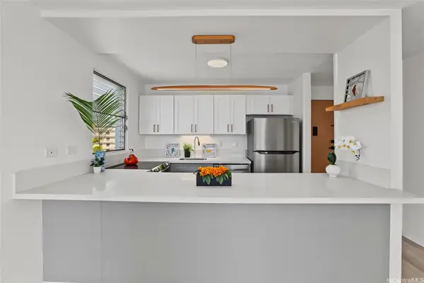 3033 Ala Napuaa Place #302, Honolulu, HI 96818