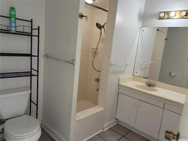 620 Mccully Street #1108, Honolulu, HI 96826