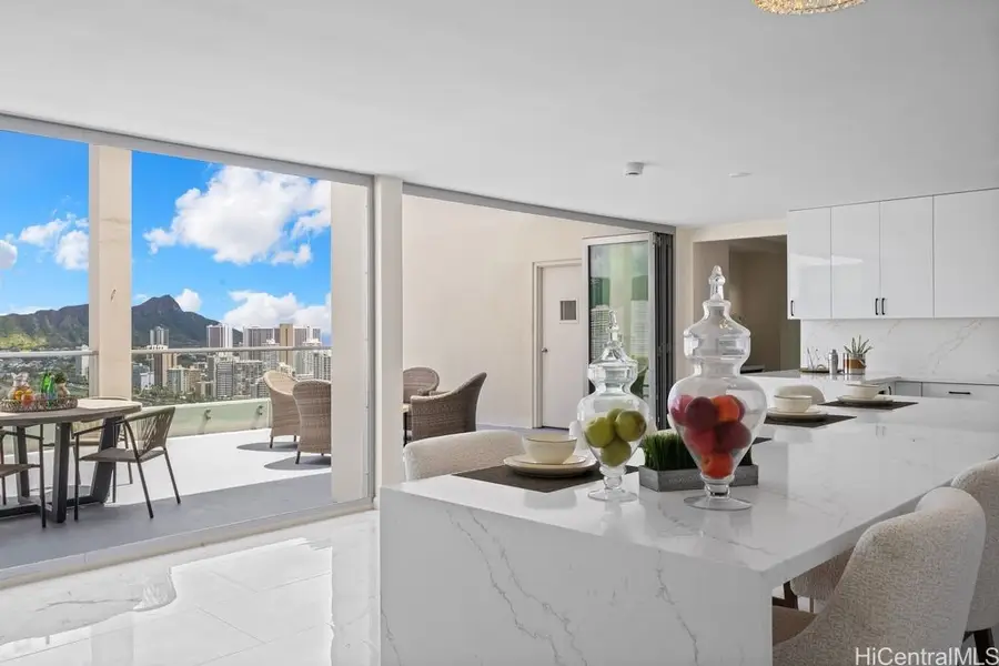 555 University Avenue #1, Honolulu, HI 96826 - #3