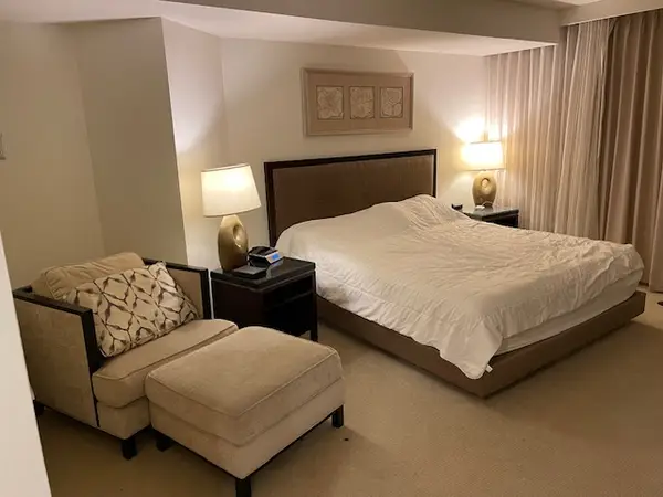 223 Saratoga Rd #806, Honolulu, HI 96815