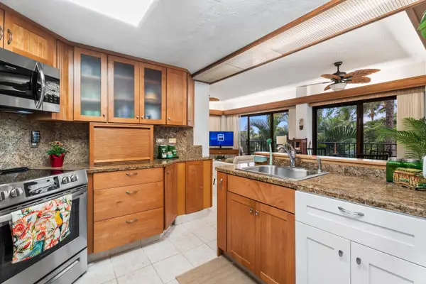 78-7100 Kamehameha Iii Rd #202, Kailua-Kona, HI 96740