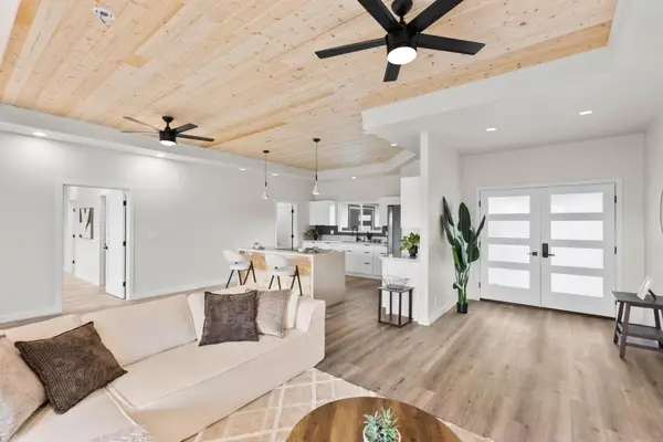 15-2063 6th Ave, Keaau, HI 96749