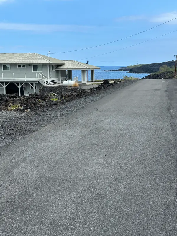 Eono Ave, Captain Cook, HI 96704