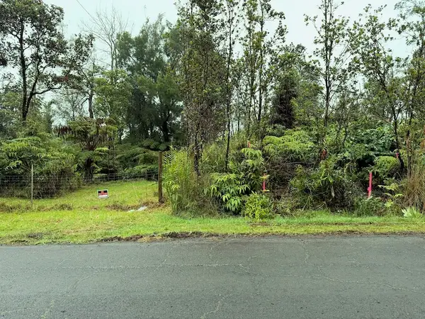 Anuhea St, Volcano, HI 96785