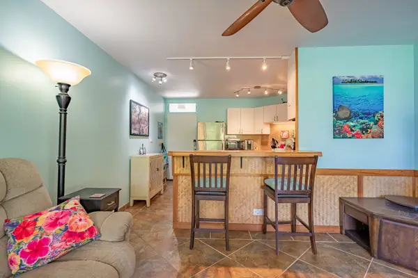 1911 Kalanianaole Ave #204, Hilo, HI 96720