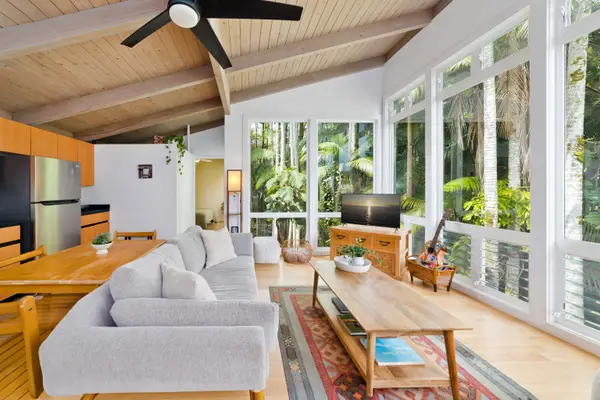 98 Kaiwiki Rd, Hilo, HI 96720