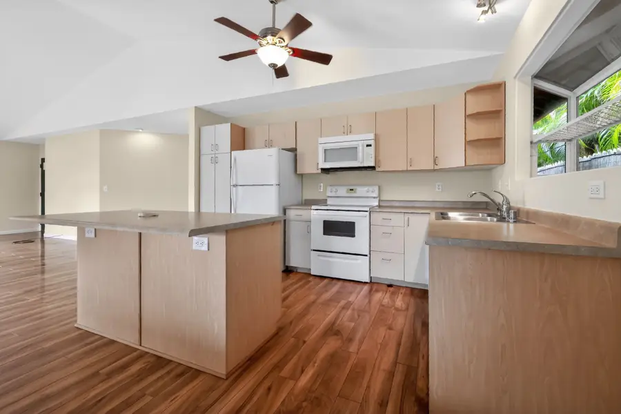 886 Mahealani St, Kihei, HI 96753 - #3