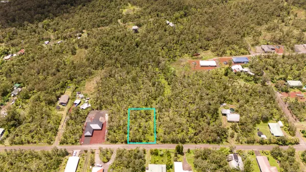 Anuhea St, Volcano, HI 96785
