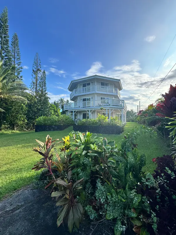 15-1077 Amau Rd, Keaau, HI 96749