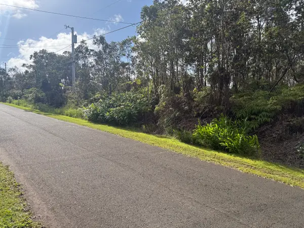 Mokuna St, Volcano, HI 96785