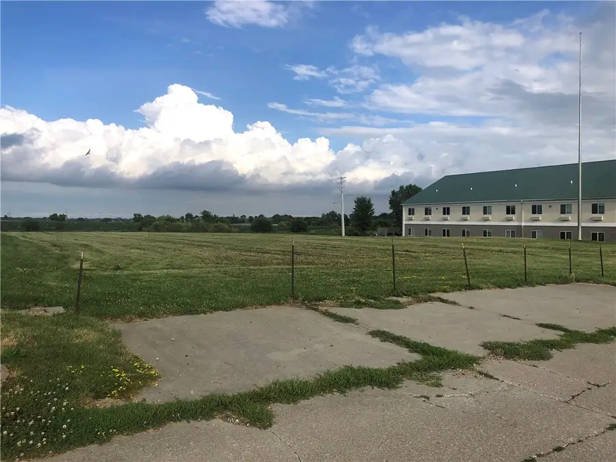 2128 West Street S, Grinnell, IA 50112 - Image #3