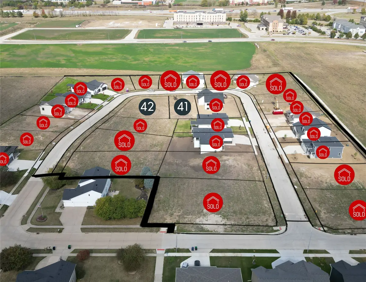 42 90th Street, Urbandale, IA 50322 - #1