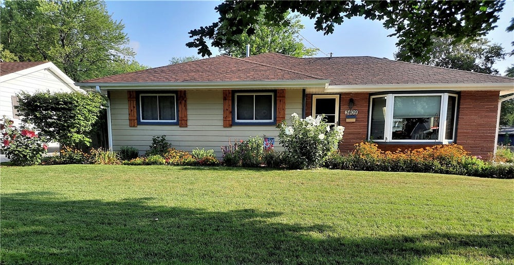 3409 Bel Aire Road, Des Moines, IA 50310 BHGRE